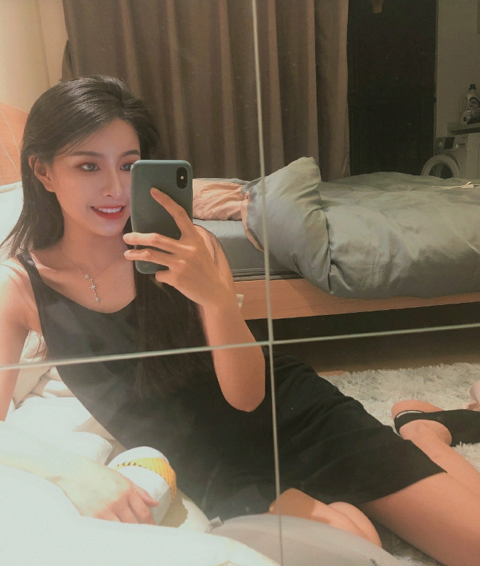 朋友介绍学生兼职小嫩妹