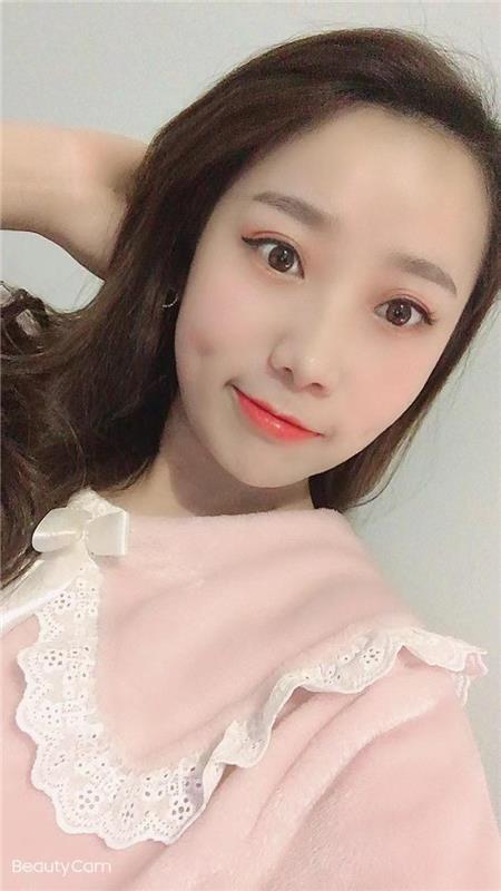 成都地铁3号线三河场站漂亮的邻家妹子